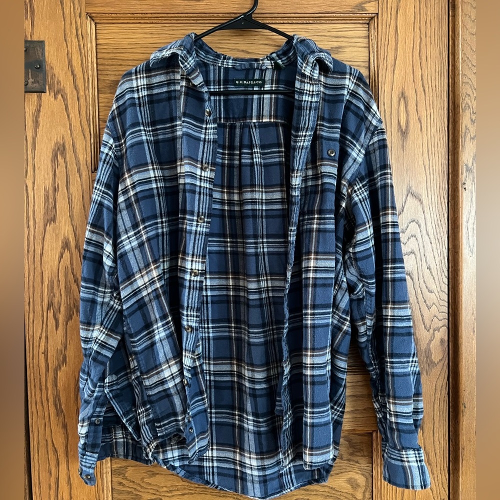 G.H. Bass & Co blue plaid button down shirt